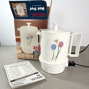 Vintage 5 Cup Regal Hot Pot white with Floral pattern heat Water Dorm Motel‎
